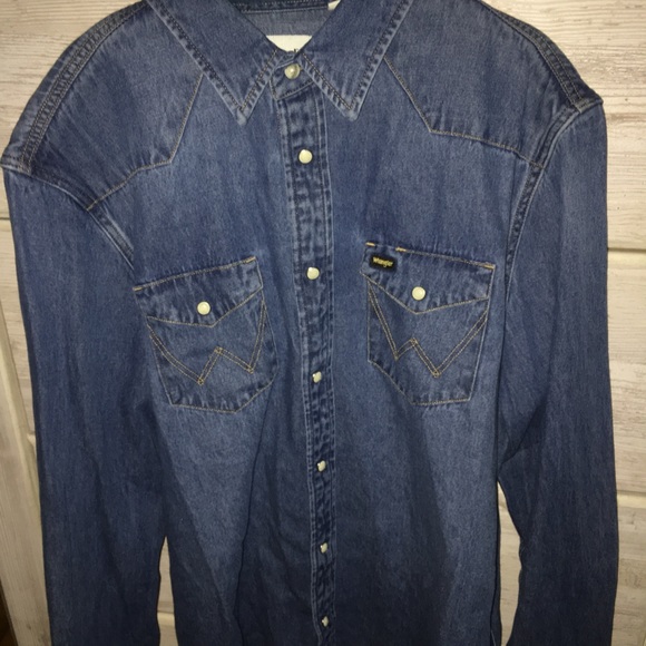 SOLD!! Wrangler Icons Men’s Denim Shirt. Blue - Picture 2 of 4